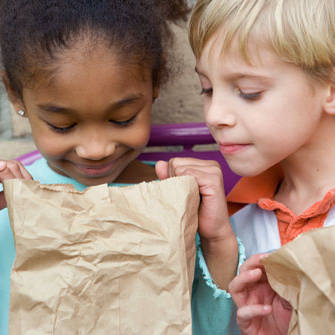 kids-eating-lunch